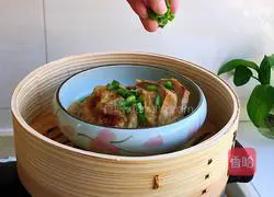 Illustration of how to make steamed crispy pork with chicken juice 12