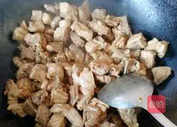 Illustration of how to cook pork ribs with potatoes 4