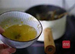 Illustration of how to cook hairy crabs with green onion meat segments 6