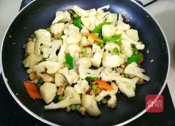 Illustration of how to make garlic cauliflower 17