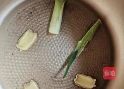 Illustration of how to cook salt-baked chicken legs in rice cooker 6