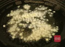 Illustration of how to make stir-fried meat with carrots and green peppers 7