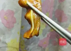 Illustration of how to make spiced pig ears 7