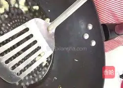 Illustration of how to make fried eggs with leeks 9