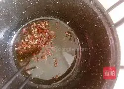 Illustration of how to make saliva chicken 9