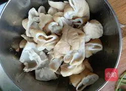 Illustration of how to cook fat intestines with tofu 1