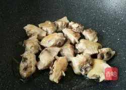 Illustration of how to make chestnut roasted chicken wings 5