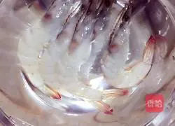 Illustration of how to make grilled shrimp with garlic paste 1