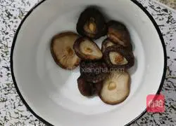 Illustration of rice cooker baked chicken 3