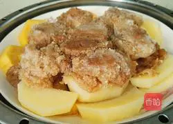 Illustration of how to make steamed pork ribs with flour 11