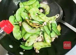 Illustration of how to make braised lentils with minced meat 10