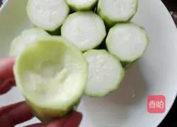 Illustration of how to make stuffed loofah 5