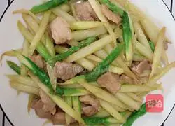 Illustration of how to make asparagus and stir-fry meat 8