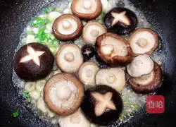 Illustration of how to make mushroom, chestnut and ham meat 7