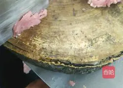 Illustration of making shredded pork with pickled mustard 1