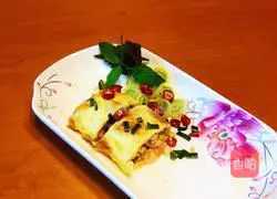 Illustration of how to make shrimp and mushroom egg rolls 15