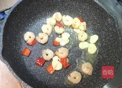 Cantonese style - fried shrimps with broccoli illustration 10