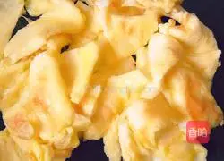 Illustration of how to make scrambled eggs with broccoli 3