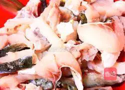 Chop Illustration of how to make steamed fish with pepper and black bean sauce 1