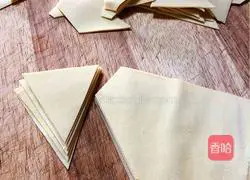 Illustration of how to make fried tofu skin with hot pepper 1