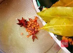 Illustration of how to make pickled pepper and chicken feet 6