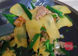 Illustration of how to make fried pork slices with garlic sprouts and potatoes 7