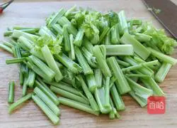 Recipe for stir-fried chicken gizzards with celery Illustration 3