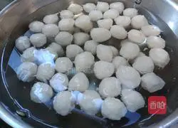Illustration of how to make handmade fish balls 17