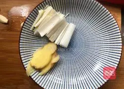 Illustration of how to make rice cooker chicken legs 3