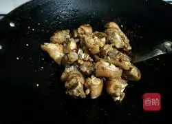 Illustration of Hakka rice wine braised pig trotters 6