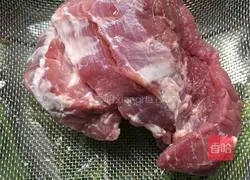 Illustration of how to cook loofah with fried meat 1