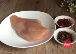 Illustration of how to make spicy shredded chicken 1