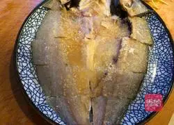 Illustration of how to steam salted fish 5