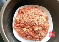 Illustration of how to make steamed pork with vermicelli 12