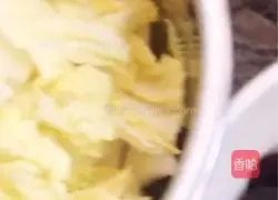 Illustration of making sweet and sour black and white cabbage 3