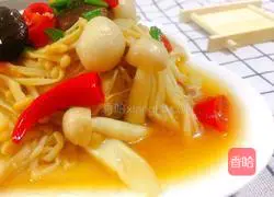 Illustration of how to make stir-fried three mushrooms 1