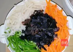Illustration of how to make fish-flavored shredded pork 1