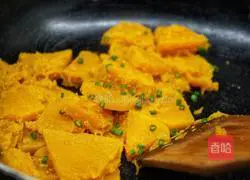 Illustration of how to make salted egg yolk pumpkin 4