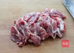 Illustration of how to make fried pork slices with cumin and onion 2