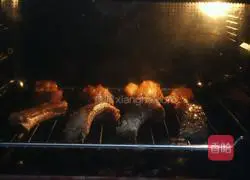 Illustration of how to make tin foil grilled pork ribs 6