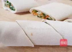 Illustration of how to make shredded pork with Beijing sauce 5