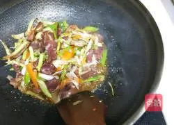 Illustration of how to make beef tongue with garlic sprouts 3