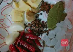 Illustration of how to make braised pork with beans 3