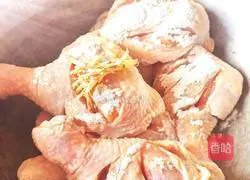 Illustration of how to cook salt-baked chicken legs in rice cooker 3