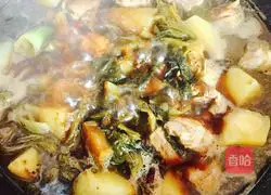  Illustration of how to make pickled cabbage and potato ribs 11