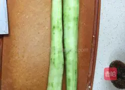 Illustration of how to cook loofah with fried meat 8