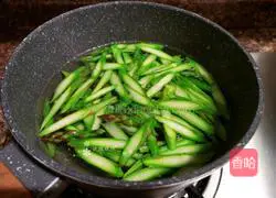 Illustration of how to make asparagus and fried meat slices 5