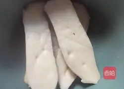 Illustration of hand-shredded king oyster mushrooms 5