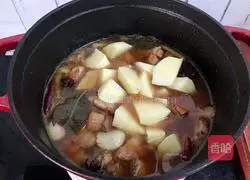 Illustration of Braised Pork and Potatoes Recipe 22