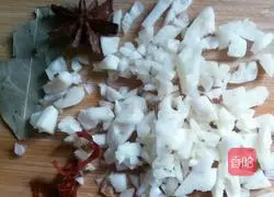 Illustration of how to make garlic crayfish 3